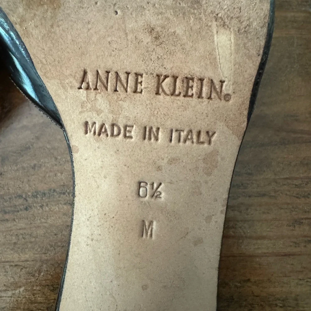 Vintage Anne Klein kitten heel slides (black) with hearts leather Size 6.5 - Picture 7 of 10